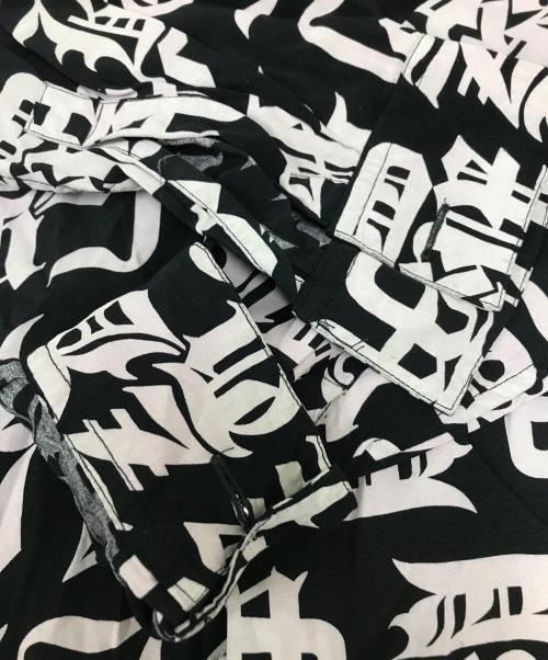 SASQUATCHfabrix.（サスクワッチファブリックス）SASQUATCHfabrix. (サスクワッチファブリックス) 丸岡和吾 (マルオカカズミチ) OPEN COLLAR H/S SHIRT ブラック×グレー サイズ:Sの古着・服飾アイテム