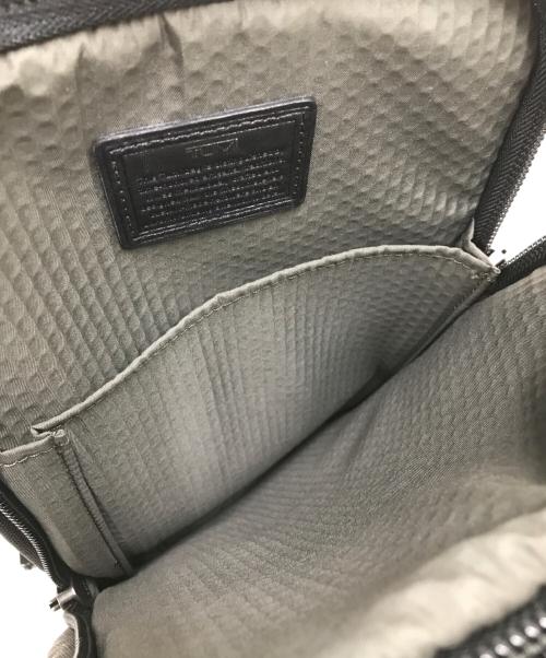 TUMI（トゥミ）TUMI (トゥミ) モントレースリングボディバッグ オリーブの古着・服飾アイテム