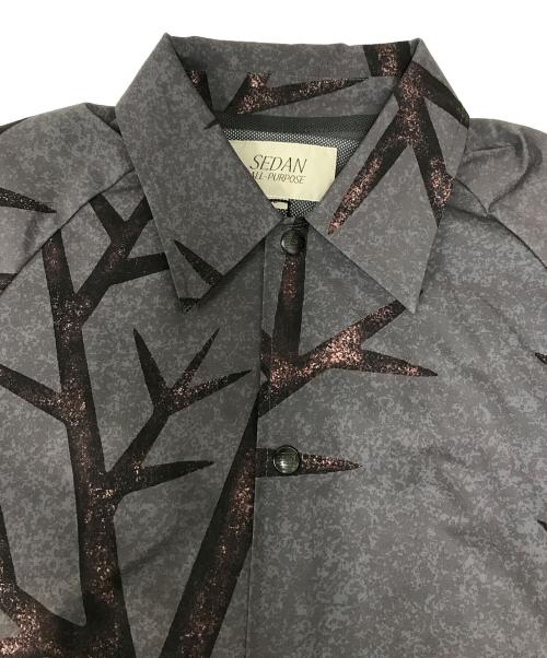 SEDAN ALL-PURPOSE（セダンオールパーパス）SEDAN ALL-PURPOSE (セダンオールパーパス) Camouflage Coaches Jacket グレー サイズ:Ｌ 未使用品の古着・服飾アイテム