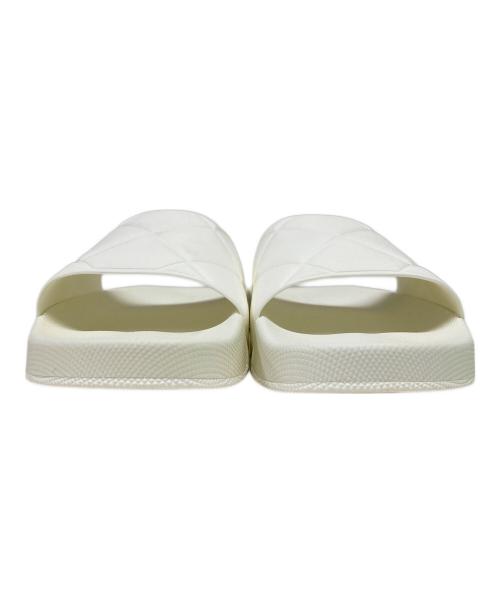BOTTEGA VENETA（ボッテガベネタ）BOTTEGA VENETA (ボッテガベネタ) イントレチャートラバーサンダル ホワイト サイズ:40の古着・服飾アイテム