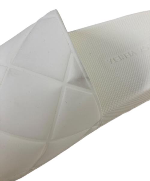 BOTTEGA VENETA（ボッテガベネタ）BOTTEGA VENETA (ボッテガベネタ) イントレチャートラバーサンダル ホワイト サイズ:40の古着・服飾アイテム