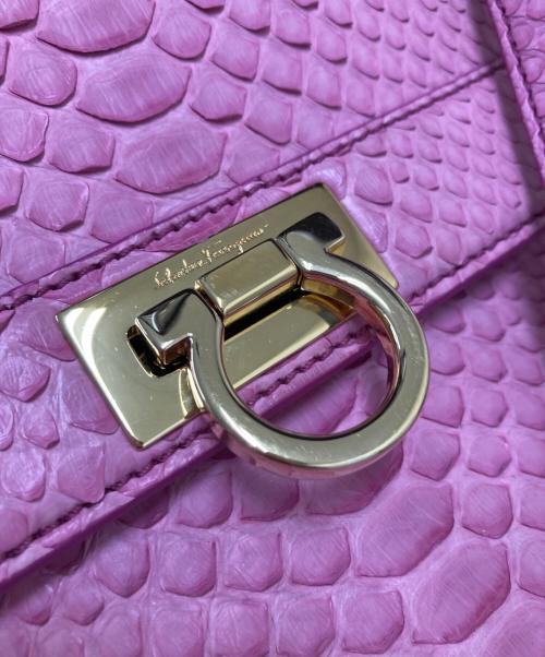 Salvatore Ferragamo（サルヴァトーレ フェラガモ）Salvatore Ferragamo (サルヴァトーレ フェラガモ) ガンチーニパイソン2WAYバッグ ピンクの古着・服飾アイテム