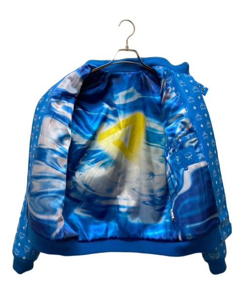 MCM（エムシーエム）MCM (エムシーエム) TISA PHENOMENON (ティサフェノメノン) ロゴプリントレザーライダースジャケット ブルー サイズ:Mの古着・服飾アイテム