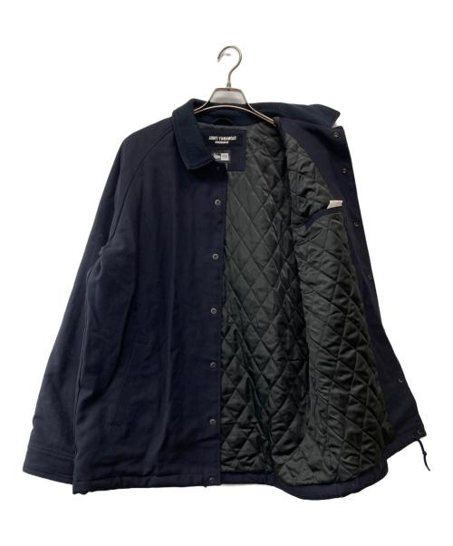 YOHJI YAMAMOTO（ヨウジヤマモト）YOHJI YAMAMOTO (ヨウジヤマモト) New Era (ニューエラ) WOOL COACH JACKET/HR-Y30-145 ネイビー サイズ:XXLの古着・服飾アイテム