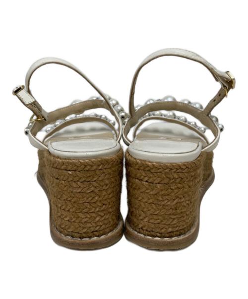 JIMMY CHOO（ジミーチュウ）JIMMY CHOO (ジミーチュウ) パールストラップサンダル ホワイト サイズ:22.5cmの古着・服飾アイテム