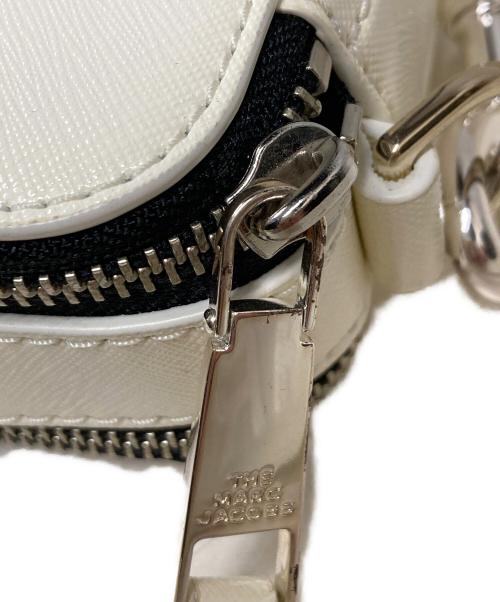 MARC JACOBS（マークジェイコブズ）MARC JACOBS (マークジェイコブス) ザ スナップショット DTM ショルダーバッグ ホワイトの古着・服飾アイテム