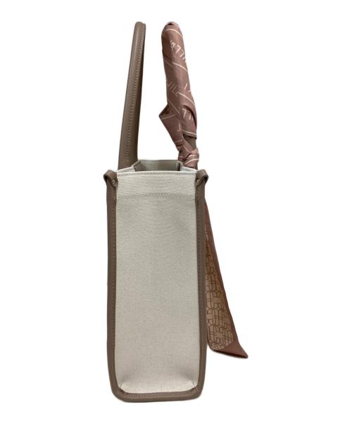 JILL BY JILLSTUART（ジル バイ ジルスチュアート）JILL BY JILLSTUART (ジル バイ ジルスチュアート) Link J スカーフトートバッグ ベージュの古着・服飾アイテム