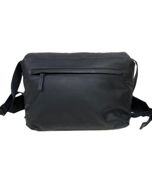 Y's（ワイズ）Y's (ワイズ) パデッドカウレザーショルダーバッグ ブラックの古着・服飾アイテム