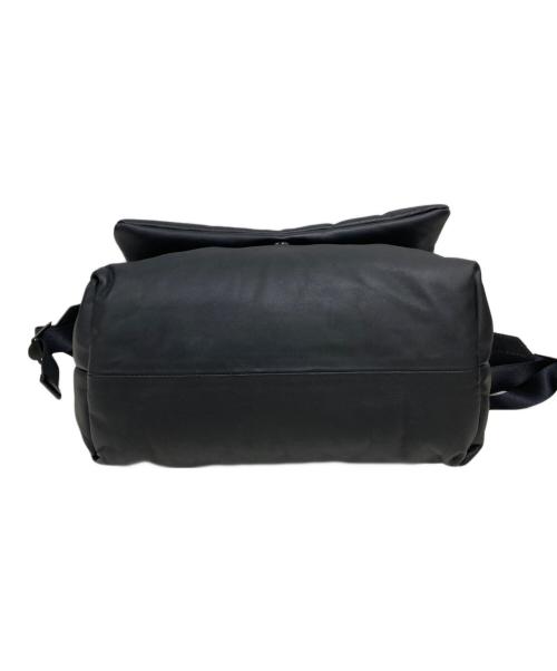 Y's（ワイズ）Y's (ワイズ) パデッドカウレザーショルダーバッグ ブラックの古着・服飾アイテム