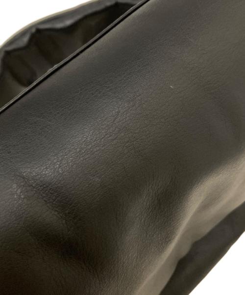 Y's（ワイズ）Y's (ワイズ) パデッドカウレザーショルダーバッグ ブラックの古着・服飾アイテム