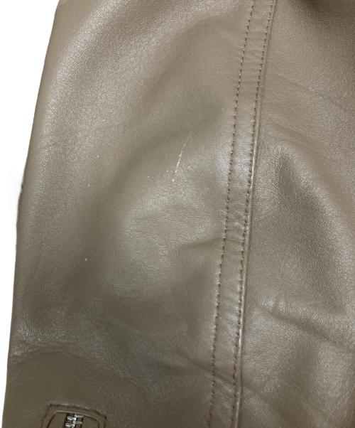 EMMETI（エンメティ）EMMETI (エンメティ) JURIラムレザーシングルライダースジャケット ベージュ サイズ:48の古着・服飾アイテム