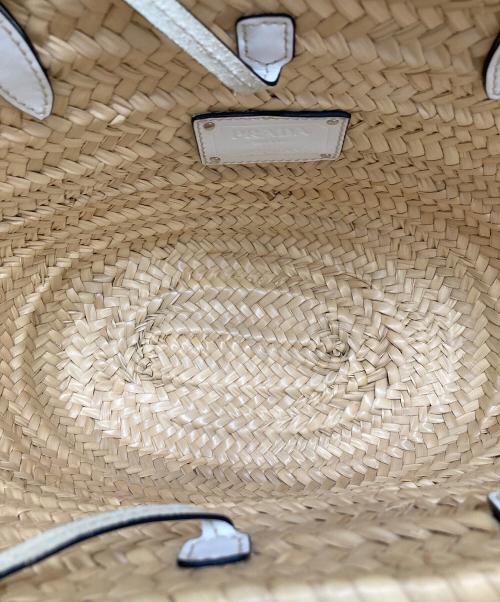 PRADA（プラダ）PRADA (プラダ) トライアングルロゴカゴバッグ ベージュ×ホワイトの古着・服飾アイテム