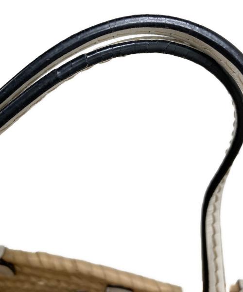 PRADA（プラダ）PRADA (プラダ) トライアングルロゴカゴバッグ ベージュ×ホワイトの古着・服飾アイテム