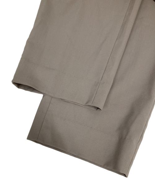 YOKE（ヨーク）YOKE (ヨーク) 3PLEATED WIDE LEG TROUSERS ベージュ サイズ:SIZE 2の古着・服飾アイテム