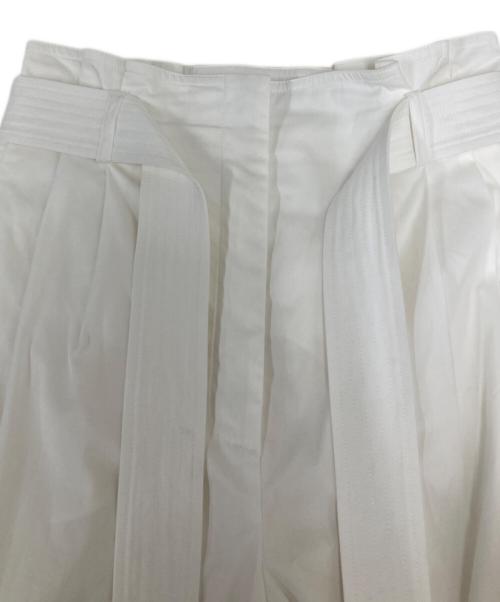 MaxMara（マックスマーラ）MaxMara (マックスマーラ) ベルテッドパンツ ホワイト サイズ:SIZE 38の古着・服飾アイテム