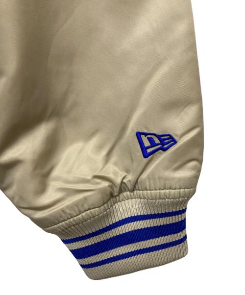 New Era（ニューエラ）New Era (ニューエラ) ナイロンバーシティジャケット ベージュ サイズ:MEDIUM 未使用品の古着・服飾アイテム