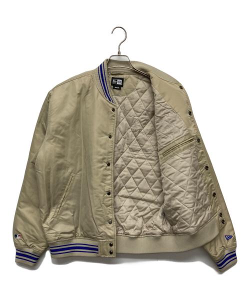 New Era（ニューエラ）New Era (ニューエラ) ナイロンバーシティジャケット ベージュ サイズ:MEDIUM 未使用品の古着・服飾アイテム