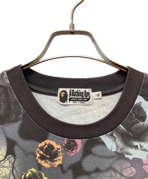 A BATHING APE（ア ベイシング エイプ）A BATHING APE (ア ベイシング エイプ) FLORAL CAMO LOGO RELAXED FIT T グレー サイズ:XLの古着・服飾アイテム