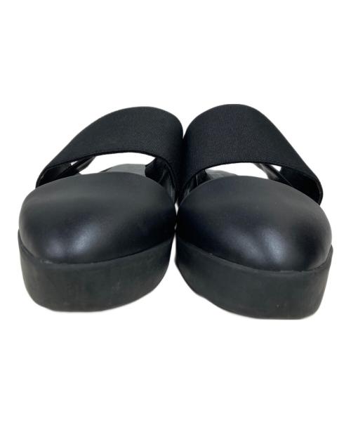 ISSEY MIYAKE 132 5.（イッセイミヤケ 132 5.）ISSEY MIYAKE 132 5. (イッセイミヤケ 132 5.) バンドストラップサンダル ブラック サイズ:表記なしの古着・服飾アイテム