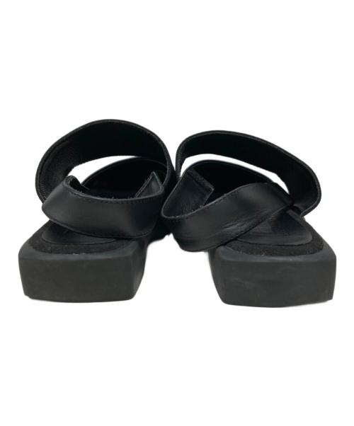 ISSEY MIYAKE 132 5.（イッセイミヤケ 132 5.）ISSEY MIYAKE 132 5. (イッセイミヤケ 132 5.) バンドストラップサンダル ブラック サイズ:表記なしの古着・服飾アイテム