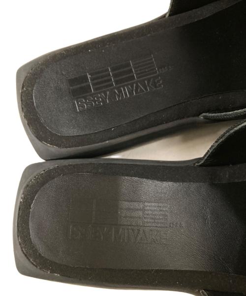 ISSEY MIYAKE 132 5.（イッセイミヤケ 132 5.）ISSEY MIYAKE 132 5. (イッセイミヤケ 132 5.) バンドストラップサンダル ブラック サイズ:表記なしの古着・服飾アイテム