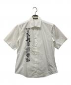 GIANNI VERSACEジャンニ・ヴェルサーチ）の古着「ロゴ刺繍S/Sシャツ」｜ホワイト