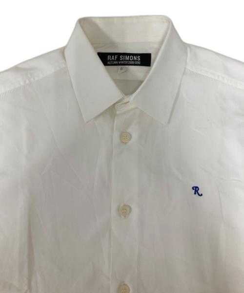 RAF SIMONS（ラフシモンズ）RAF SIMONS (ラフシモンズ) R刺繍ワンポイントコットンシャツ ホワイト サイズ:SIZE 4の古着・服飾アイテム