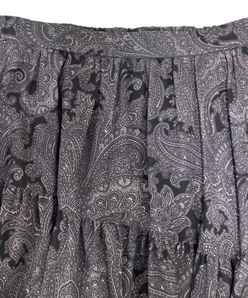 23区（ニジュウサンク）23区 (ニジュウサンク) Ratti ペイズリープリント ティアード スカート グレー サイズ:SIZE 32の古着・服飾アイテム