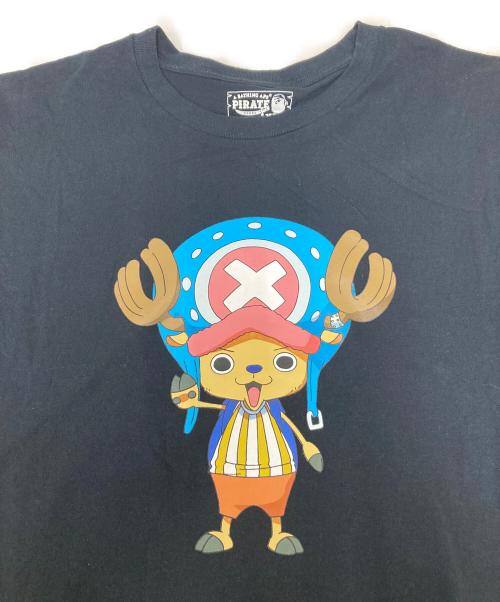 A BATHING APE（ア ベイシング エイプ）A BATHING APE (ア ベイシング エイプ) ONE PIECE (ワンピース) コラボプリントTシャツ ブラック サイズ:XLの古着・服飾アイテム