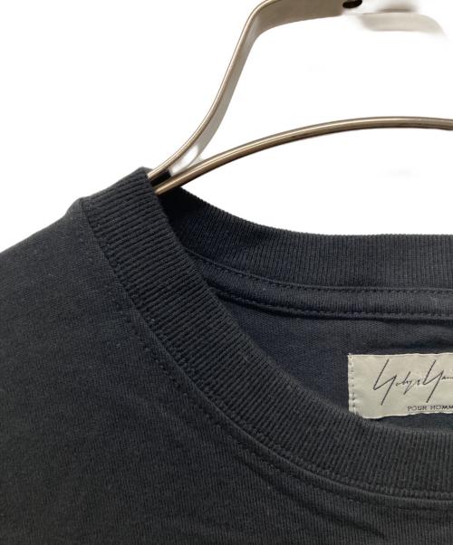 Yohji Yamamoto pour homme（ヨウジヤマモト プールオム）Yohji Yamamoto pour homme (ヨウジヤマモト プールオム) New Era (ニューエラ) ロゴ刺繍TEE ブラック サイズ:X-LARGE 未使用品の古着・服飾アイテム