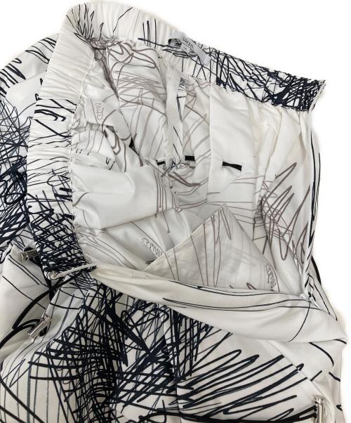 UN3D.（アンスリード）UN3D. (アンスリード) ラインアートギャザースカート ホワイト サイズ:36の古着・服飾アイテム