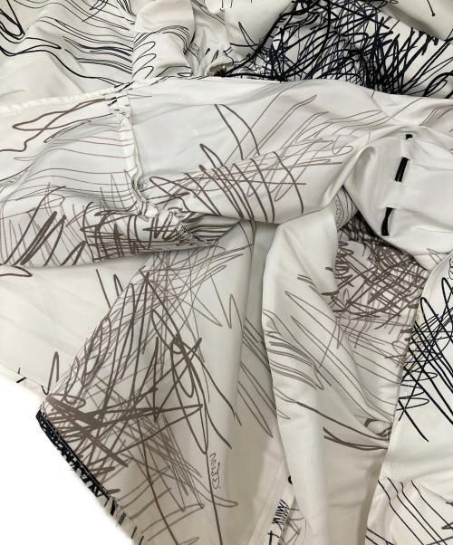 UN3D.（アンスリード）UN3D. (アンスリード) ラインアートギャザースカート ホワイト サイズ:36の古着・服飾アイテム