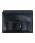 Ferragamoフェラガモ）の古着「リボン2つ折り財布」｜ブラック×ピンク