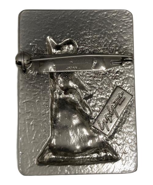 YOHJI YAMAMOTO（ヨウジヤマモト）YOHJI YAMAMOTO (ヨウジヤマモト) 18ss 仏陀ブローチ シルバーの古着・服飾アイテム