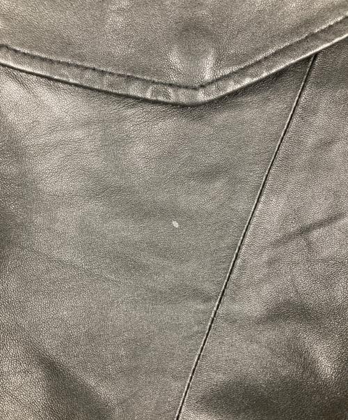 s'yte（サイト）s'yte (サイト) シープスキン レザー ウォシュ タック パンツ ブラック サイズ:3の古着・服飾アイテム