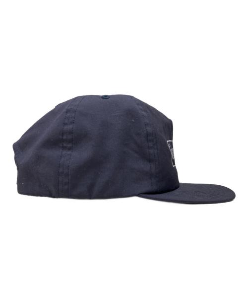 SUPREME（シュプリーム）Supreme (シュプリーム) KAWS Chalk Logo 5-Panel Cap ネイビーの古着・服飾アイテム