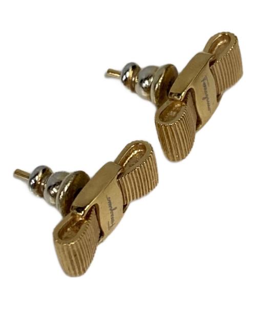 Salvatore Ferragamo（サルヴァトーレ フェラガモ）Salvatore Ferragamo (サルヴァトーレ フェラガモ) ヴァラリボンピアス ゴールドの古着・服飾アイテム