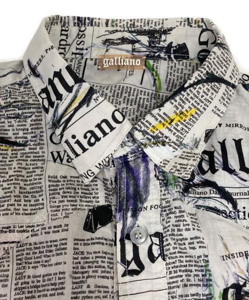 GALLIANO（ガリアーノ）GALLIANO (ガリアーノ) ニュースペーパー柄シャツ ブラック サイズ:36/50の古着・服飾アイテム