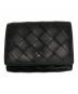 BOTTEGA VENETA（ボッテガベネタ）の古着「3つ折りイントレチャートコンパクトウォレット」｜ブラック