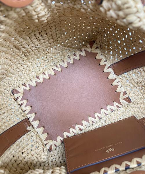 ANYA HINDMARCH（アニヤ・ハインドマーチ）ANYA HINDMARCH (アニヤ・ハインドマーチ) Small drawstring tote ベージュの古着・服飾アイテム