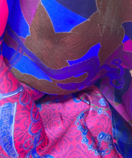 HERMES（エルメス）HERMES (エルメス) プティアッシュシルクトート レッド×ブルーの古着・服飾アイテム