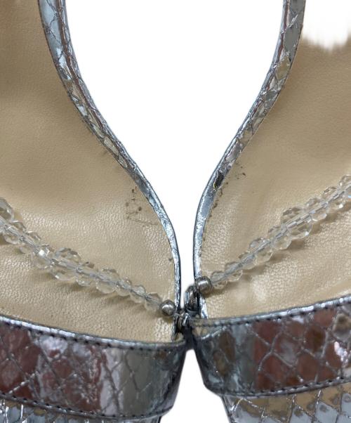 JIMMY CHOO（ジミーチュウ）JIMMY CHOO (ジミーチュウ) ニーナ 100 エンボスレザーサンダル シルバー サイズ:24.5cmの古着・服飾アイテム