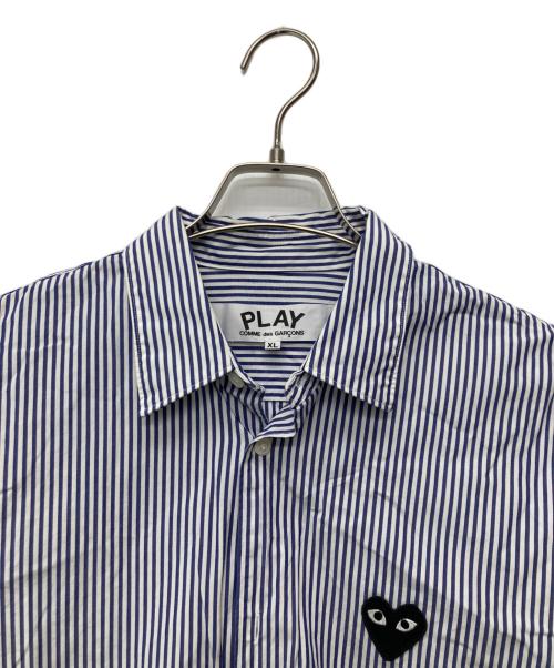PLAY COMME des GARCONS（プレイコムデギャルソン）PLAY COMME des GARCONS (プレイコムデギャルソン) Stripe Shirt With Black Emblem Pattern A/AZ-B018 ブルー サイズ:ＸＬの古着・服飾アイテム