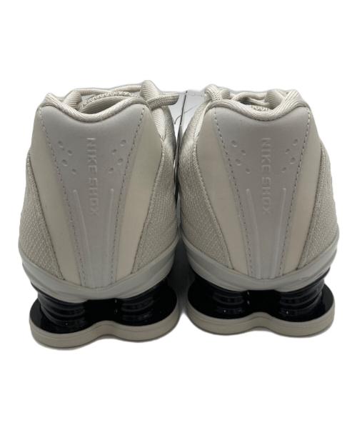 NIKE（ナイキ）NIKE (ナイキ) emmi (エミ) SHOX Z/HQ7540-004 グレー サイズ:25.5cm 未使用品の古着・服飾アイテム