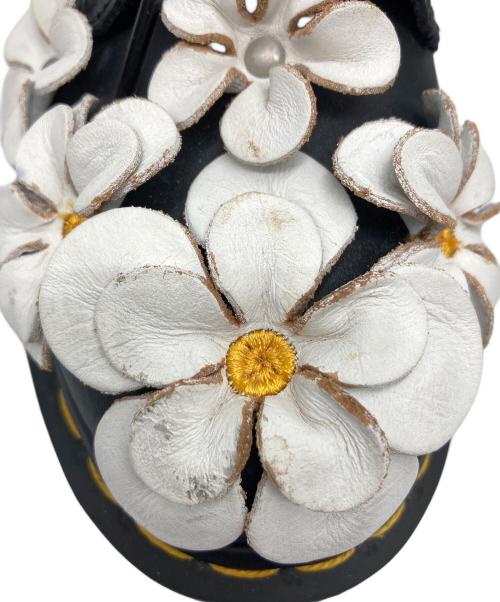 Dr.Martens（ドクターマーチン）Dr.Martens (ドクターマーチン) フラワーアップリケ8ホールブーツ ブラック サイズ:23.5cmの古着・服飾アイテム