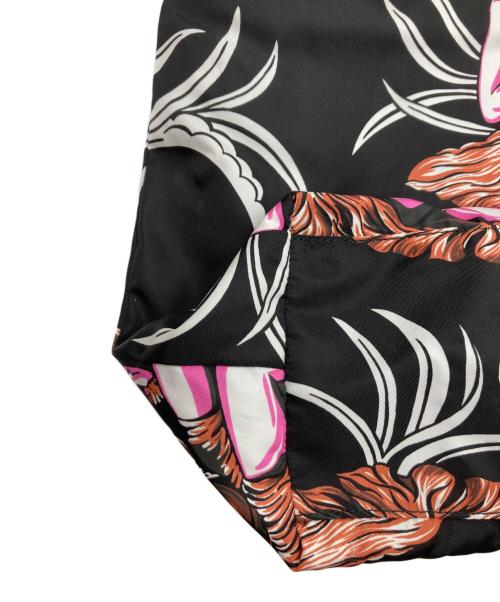 PRADA（プラダ）PRADA (プラダ) アロハ柄ナイロントートバッグ ブラックの古着・服飾アイテム