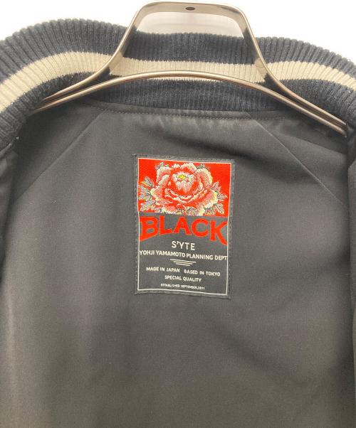 s'yte（サイト）s'yte (サイト) 23SS POLYESTER GABARDINE / ACETATE SATIN RAGLAN SLEEVE スカジャン ブラック サイズ:3の古着・服飾アイテム