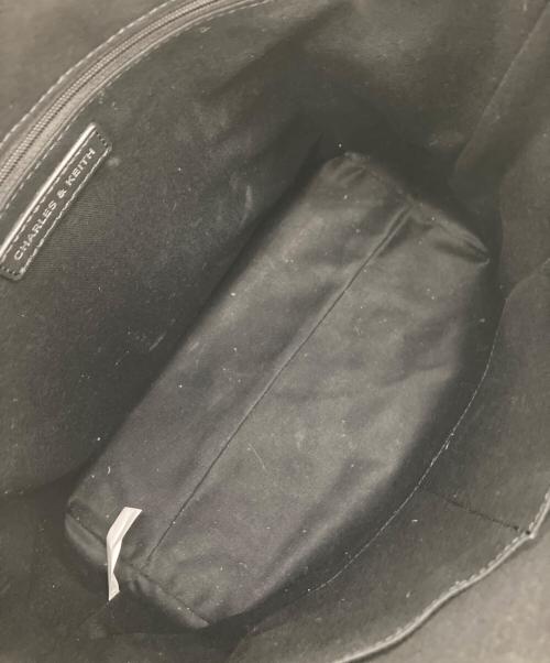 CHARLES & KEITH（チャールズアンドキース）CHARLES & KEITH (チャールズアンドキース) Nasrin ナスリン ジオメトリックトートバッグ/40671586 ブラックの古着・服飾アイテム