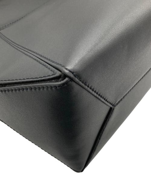 CHARLES & KEITH（チャールズアンドキース）CHARLES & KEITH (チャールズアンドキース) Nasrin ナスリン ジオメトリックトートバッグ/40671586 ブラックの古着・服飾アイテム