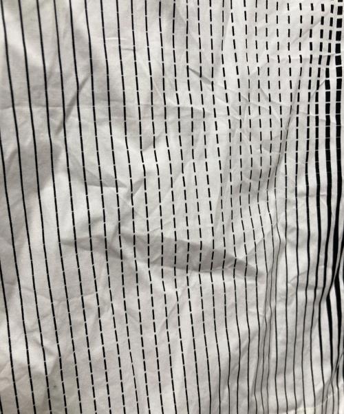 PRADA（プラダ）PRADA (プラダ) ストライプジップアップシャツ/UCN330 S211 ホワイト サイズ:XSの古着・服飾アイテム